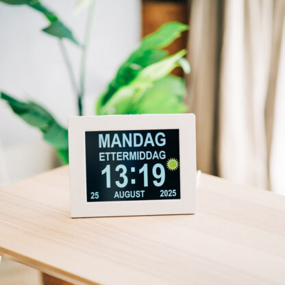 Lettleselig kalender-klokke for eldre 8" - flere språk, hvit - Bilde 8