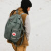 Fjällräven Kånken Weekender bag 30L på modell.