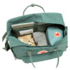 Fjällräven Kånken Weekender med hovedrom åpent, viser innvendig polstret laptoplomme og plass til klær og oppbevaringsveske.