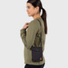 Fjällräven Pocket Skulderveske på modell.