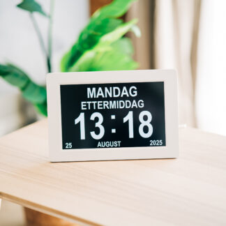 Lettleselig kalender-klokke for eldre 10″ – flere språk, hvit