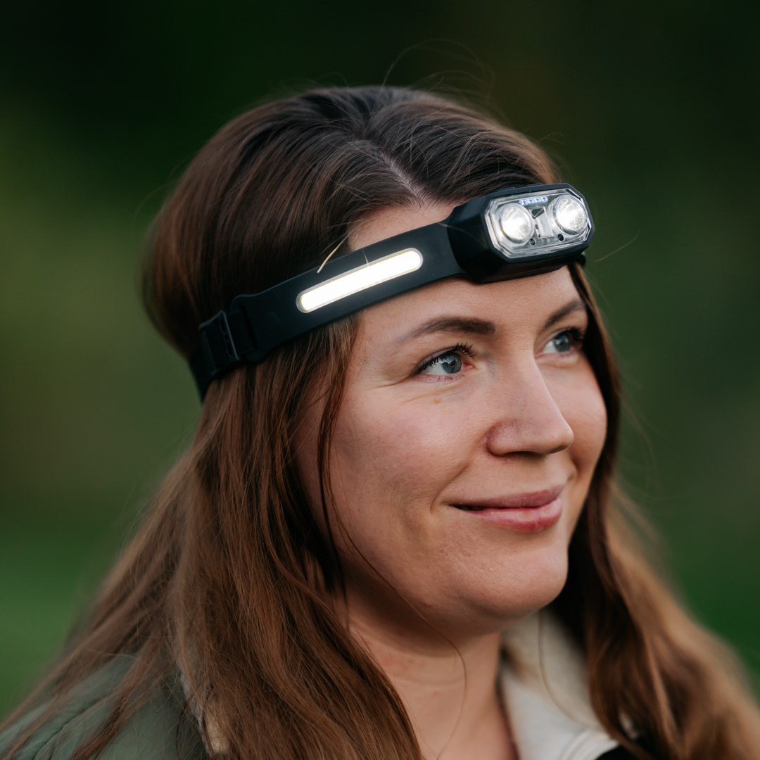 HomeLine oppladbar hodelykt med sidelys og sensor, 200 lumen
