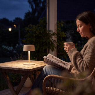 Brendz Nuna liten trådløs bordlampe med dimming, beige